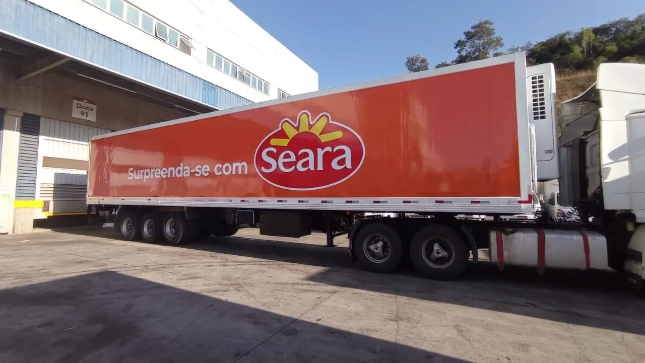Veículo Seara adesivado