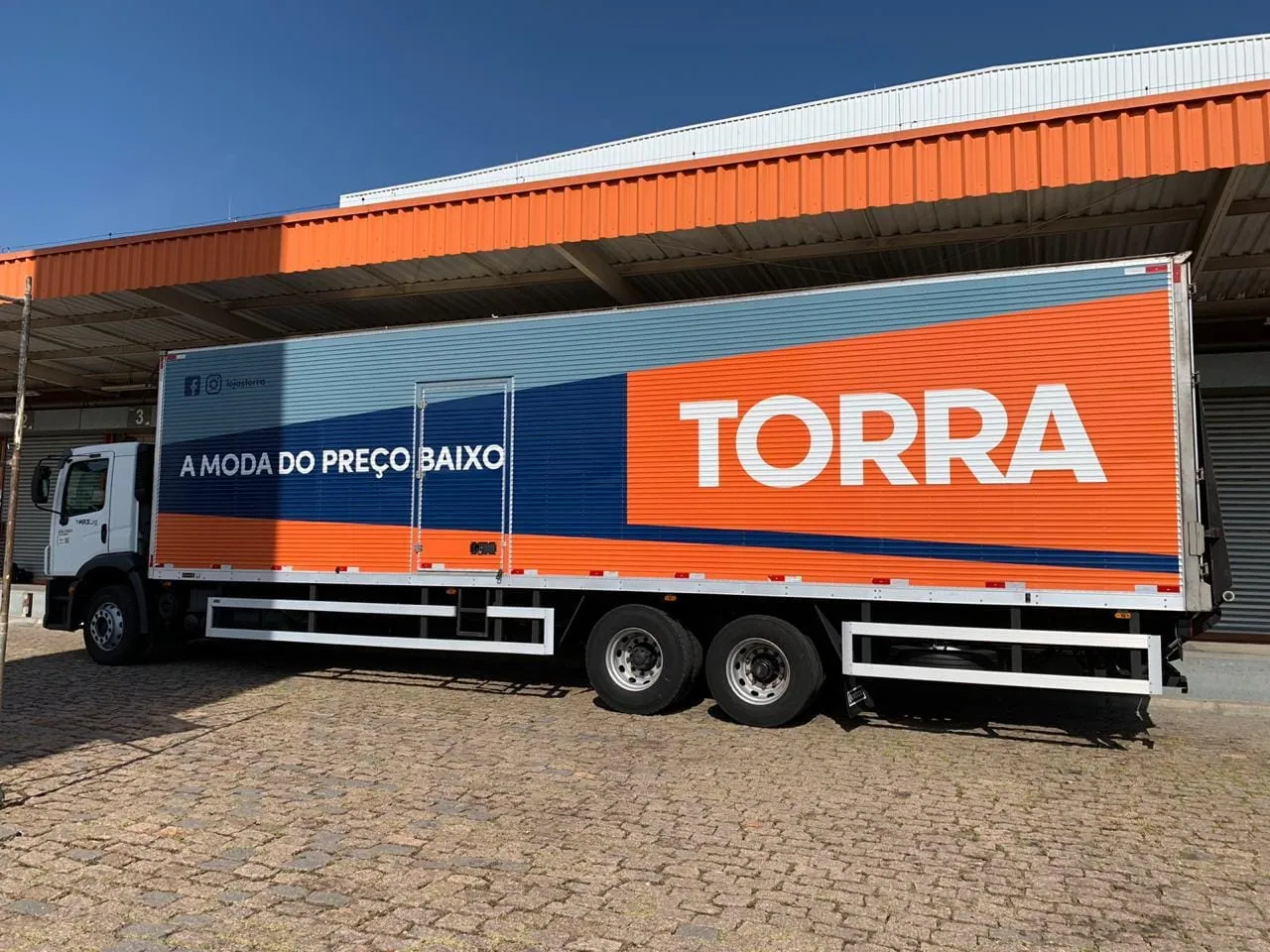 Veículo Torra de frota em campo