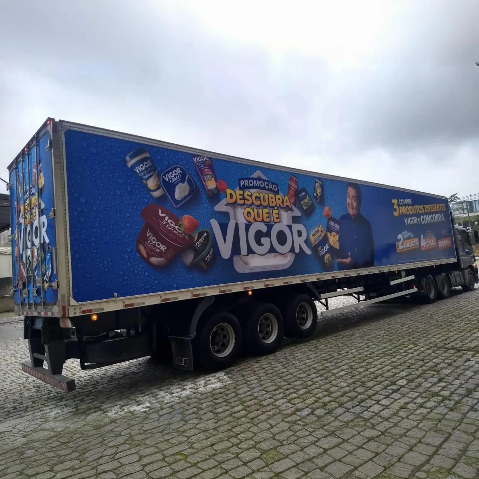 Veículo Vigor adesivado