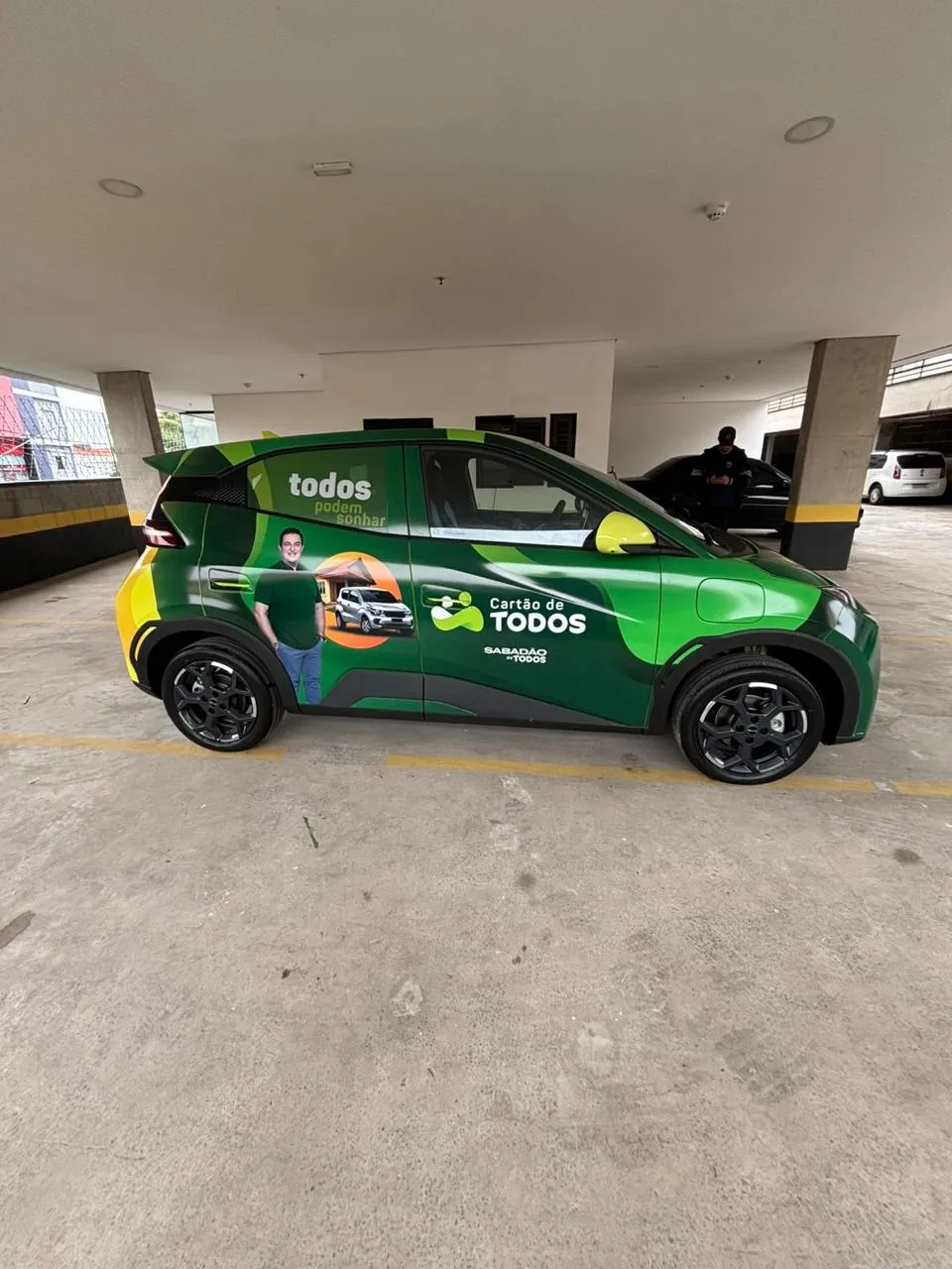 Veículo Cartão de TODOS adesivado